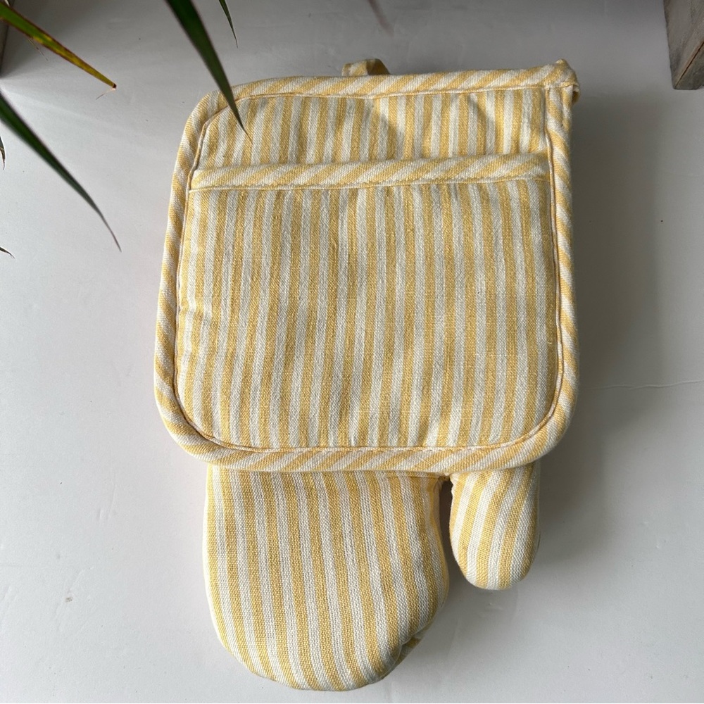 🌴Threshold White and Yellow Striped Oven Mitt & Pot Holder Duo - Cotton (NWOT) - Picture 2 of 7